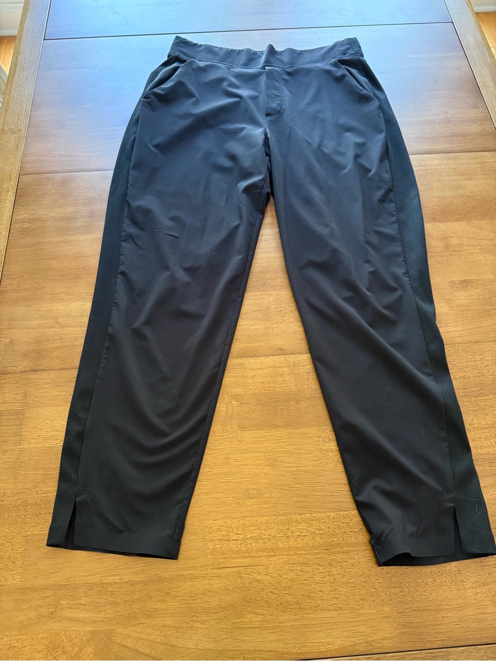 Athleta Black Athletic Travel Pants Women’s Size 8 Stretch Ankle Pants